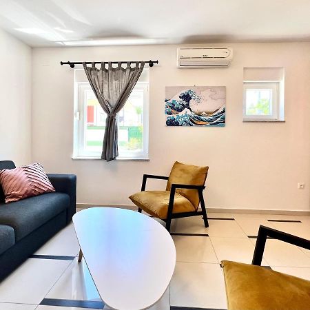 B88 Apartments - Vila Palma Sveti Filip i Jakov Extérieur photo