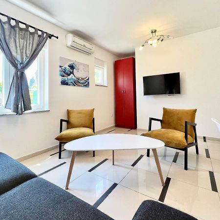 B88 Apartments - Vila Palma Sveti Filip i Jakov Extérieur photo