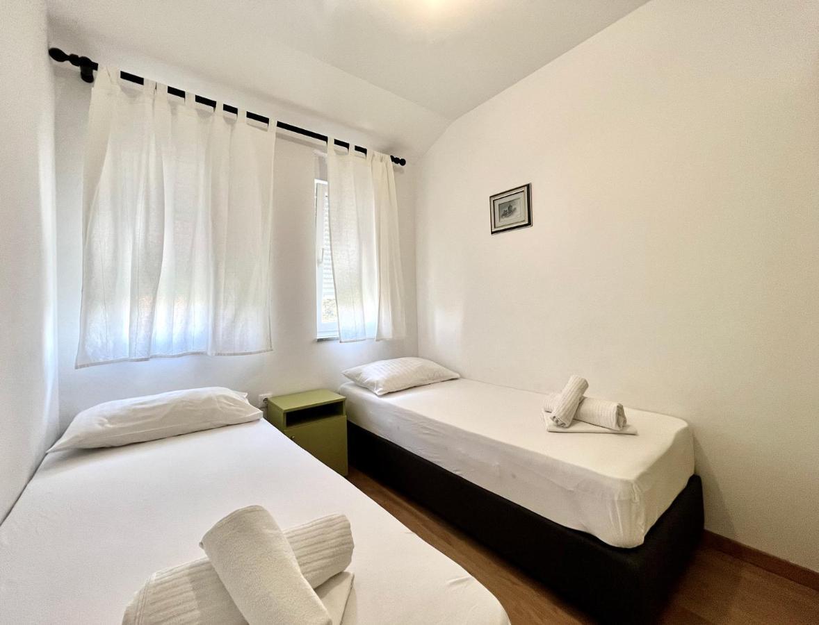 B88 Apartments - Vila Palma Sveti Filip i Jakov Extérieur photo