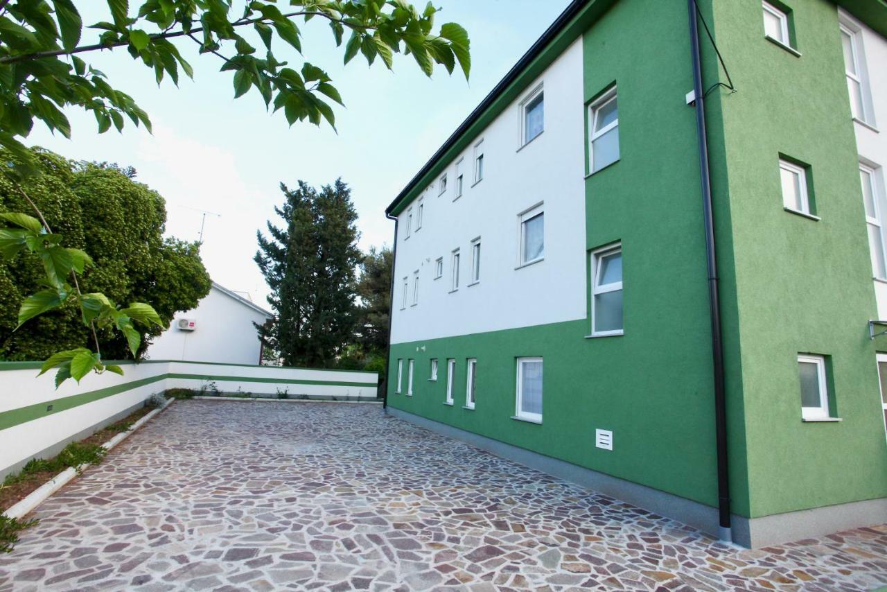 B88 Apartments - Vila Palma Sveti Filip i Jakov Extérieur photo