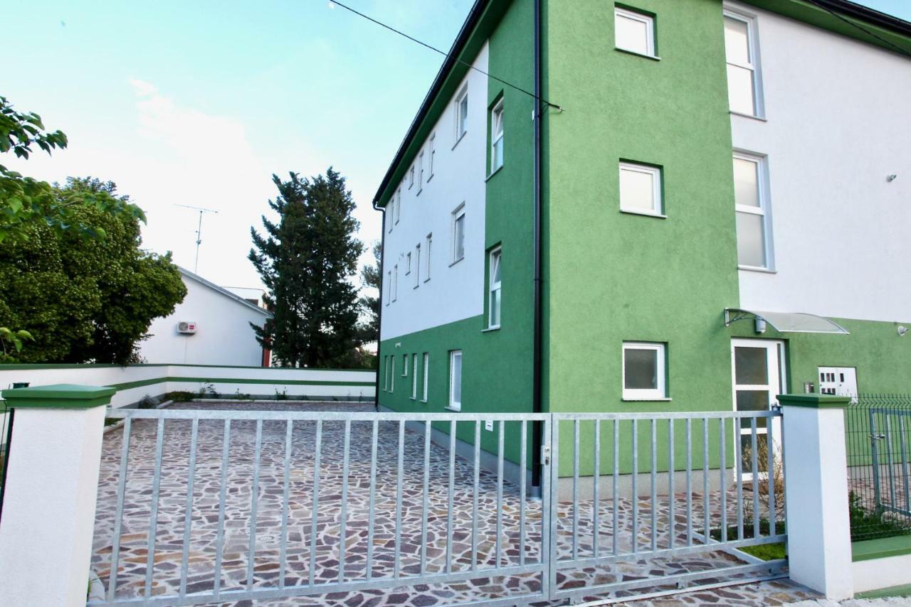 B88 Apartments - Vila Palma Sveti Filip i Jakov Extérieur photo