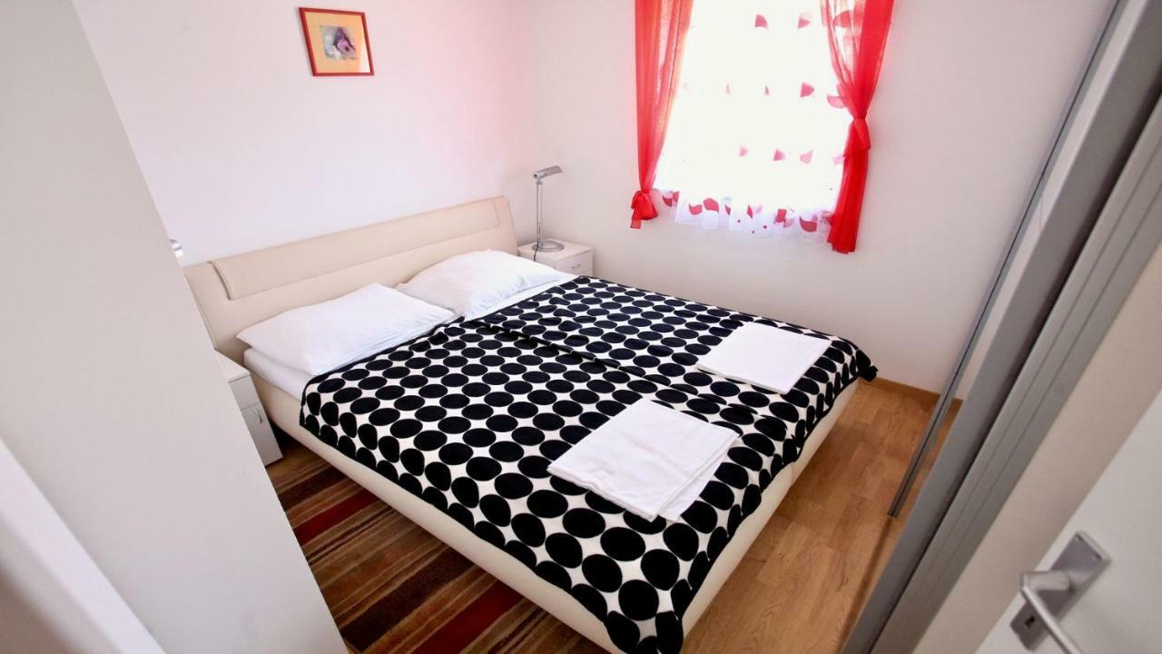 B88 Apartments - Vila Palma Sveti Filip i Jakov Extérieur photo