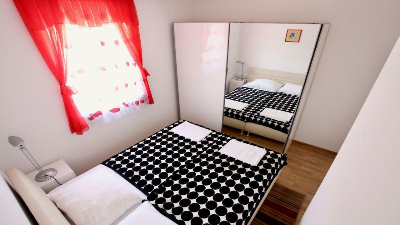 B88 Apartments - Vila Palma Sveti Filip i Jakov Extérieur photo