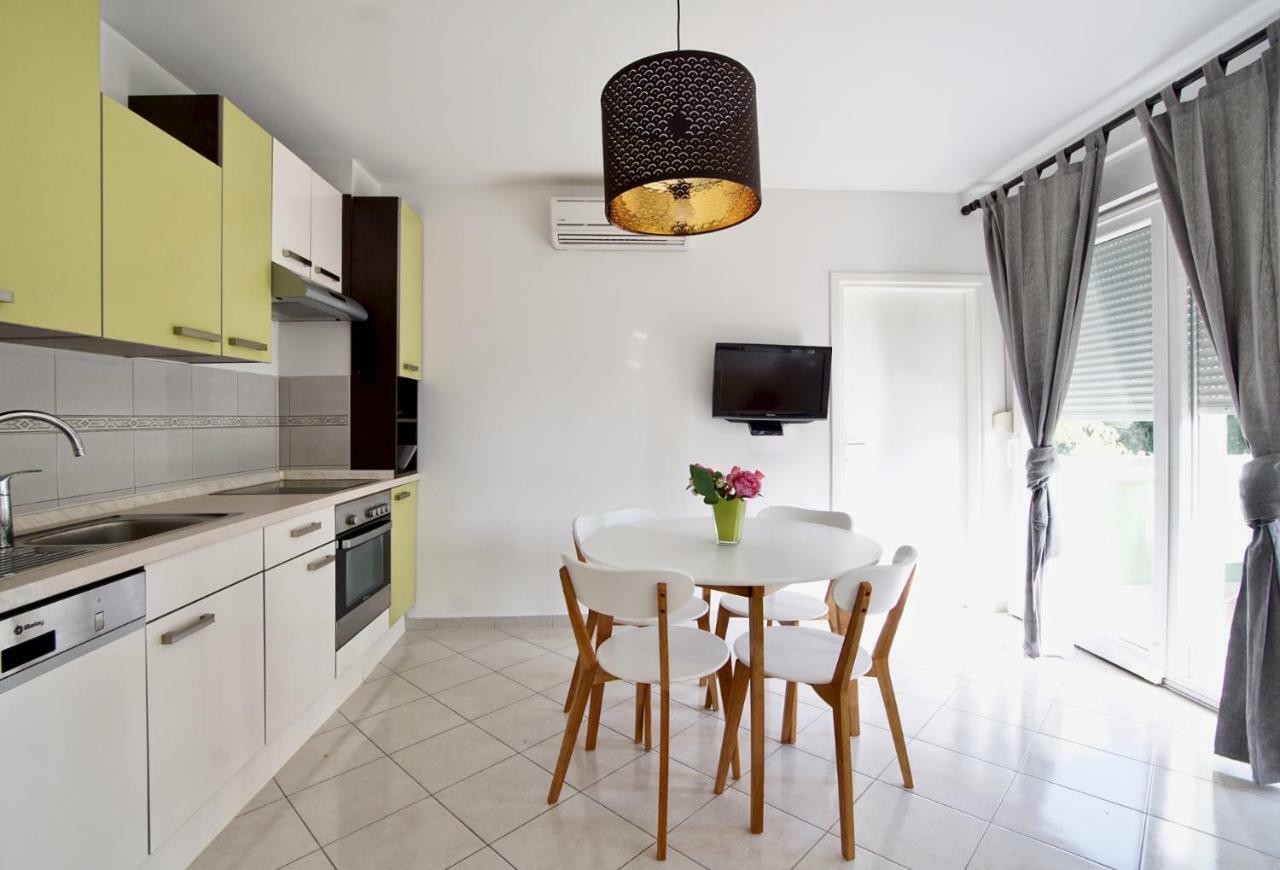 B88 Apartments - Vila Palma Sveti Filip i Jakov Extérieur photo