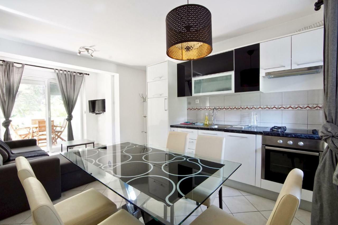 B88 Apartments - Vila Palma Sveti Filip i Jakov Extérieur photo